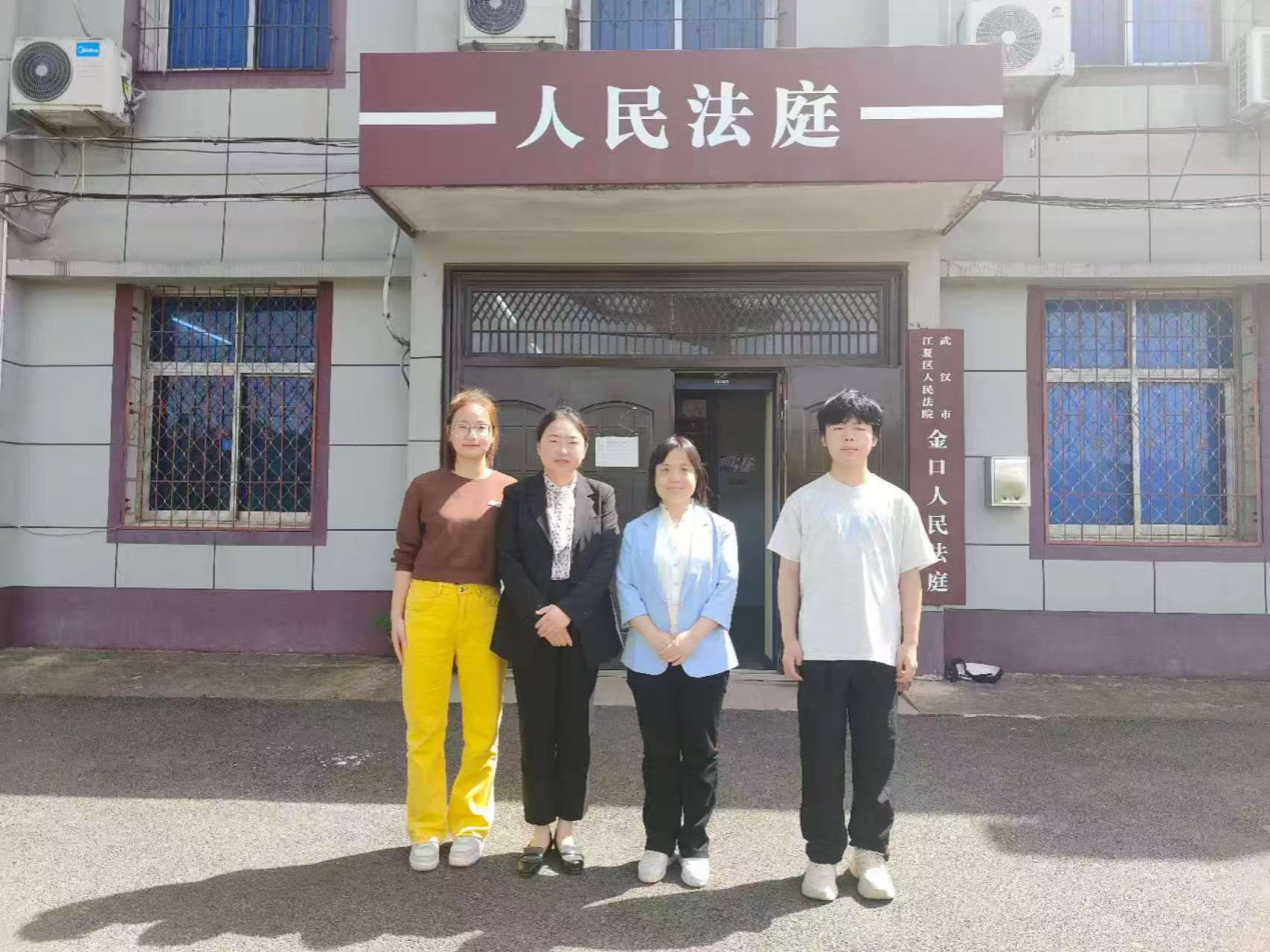 法庭上的思政课:教师代理案件成生动教学案例——best365中国官方网站学生旁听教师代理案件庭审