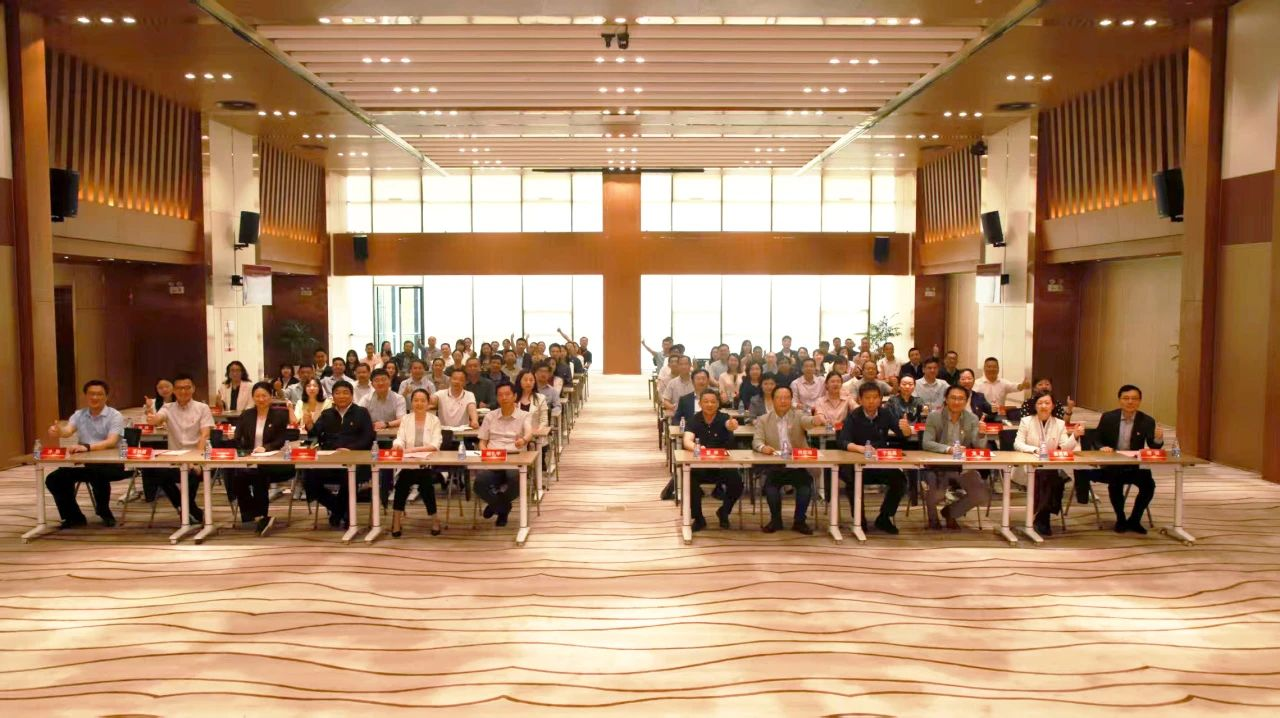 best365中国官方网站人文学院参与湖北省校企党建联合大会,助力数字经济发展新征程