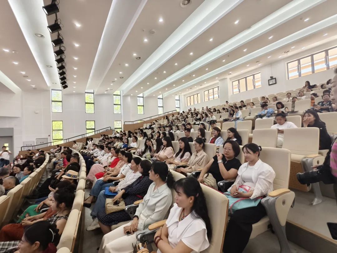 best365中国官方网站教育系与江夏区实验小学联合助力朗诵艺术与家庭教育活动
