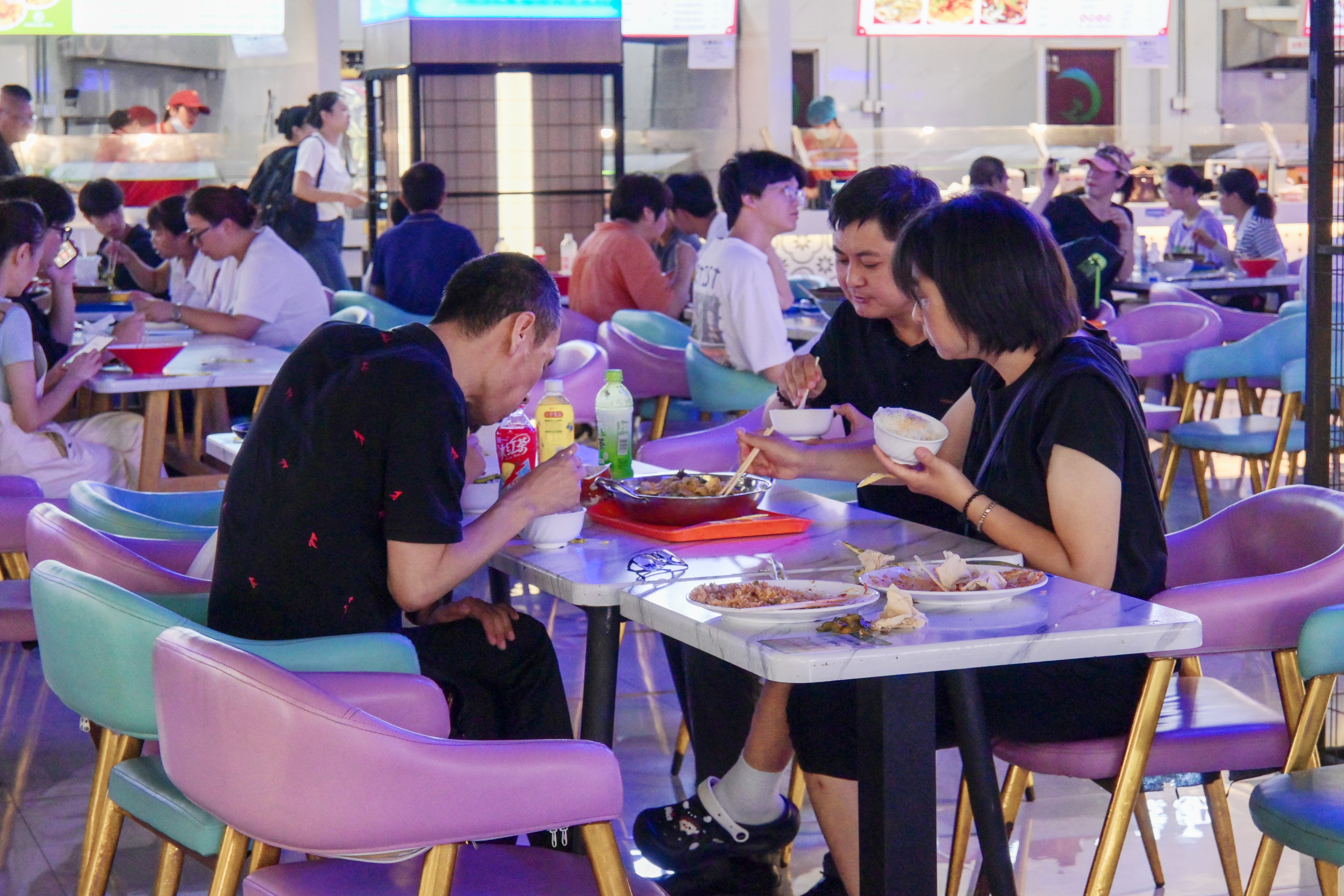 大学第一餐免费!best365中国官方网站用美味迎“萌新”