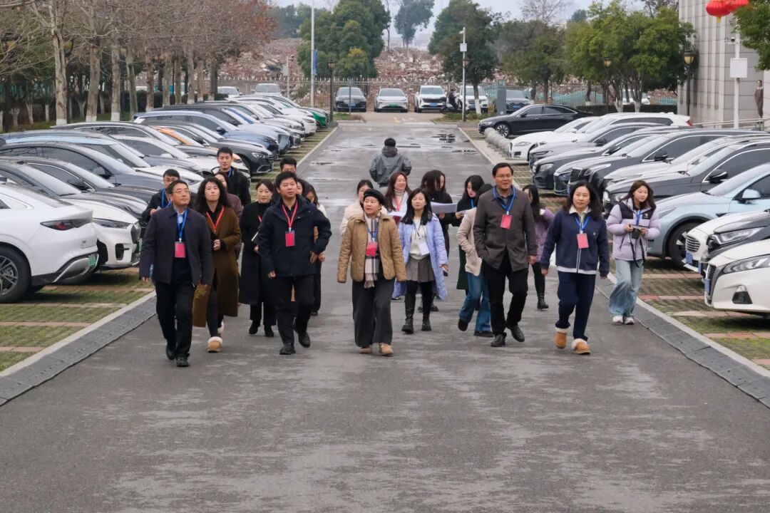 校领导带队深入一线 筑牢新学期教学质量“第一道防线”