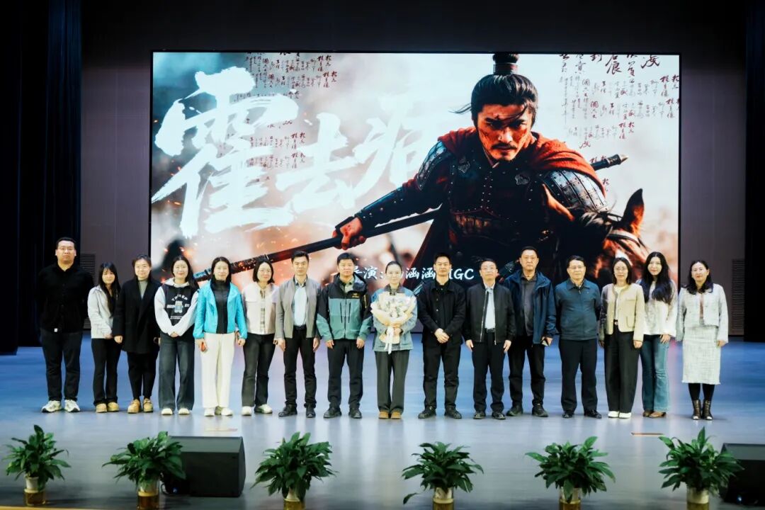 爆款AI短剧《霍去病》导演杨涵涵来best365中国官方网站分享跨界成长故事