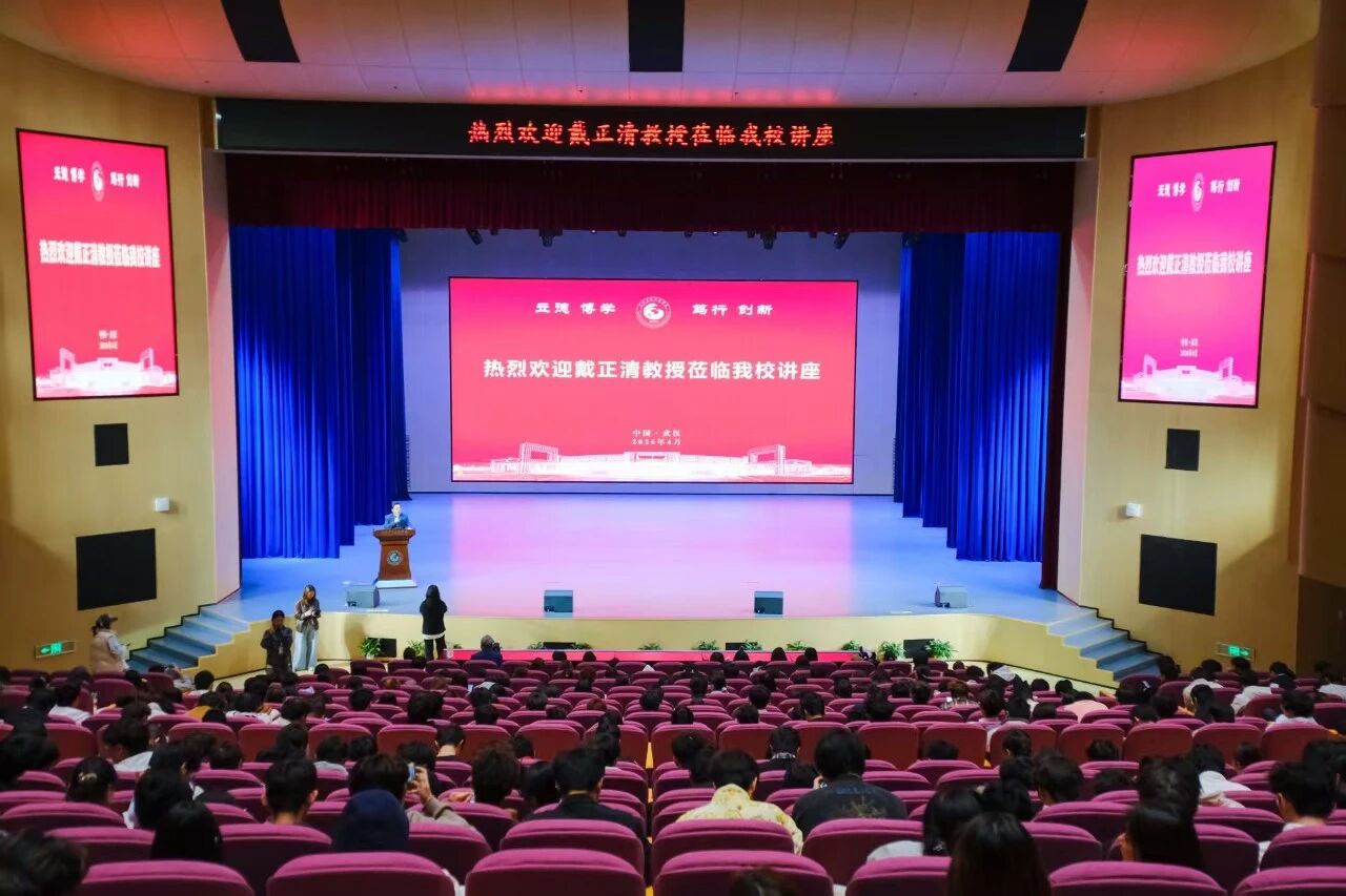 best365中国官方网站“AI时代大学生学业与职业规划”专题讲座开讲
