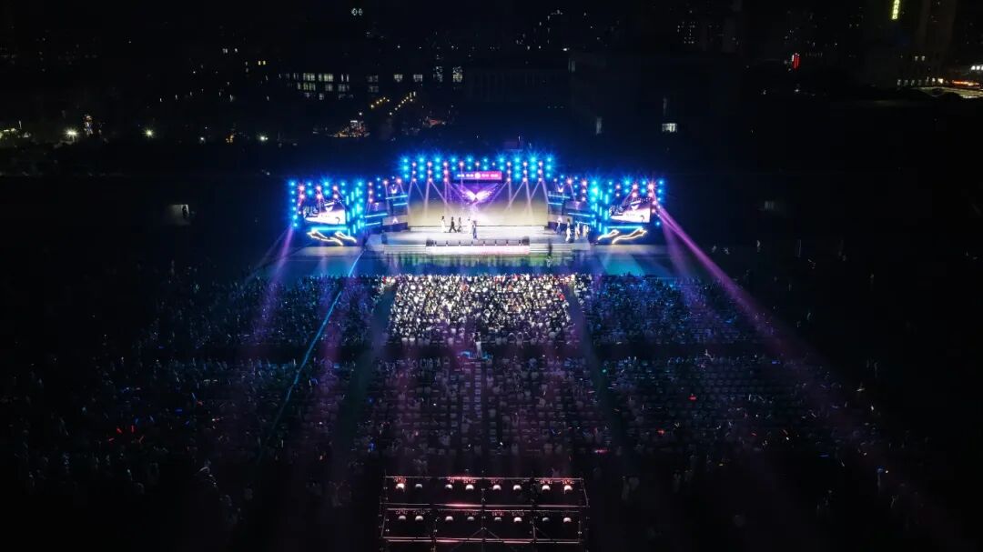 乐漾湖畔,奔赴山海——这场送给毕业生的音乐节,燃爆了夏夜