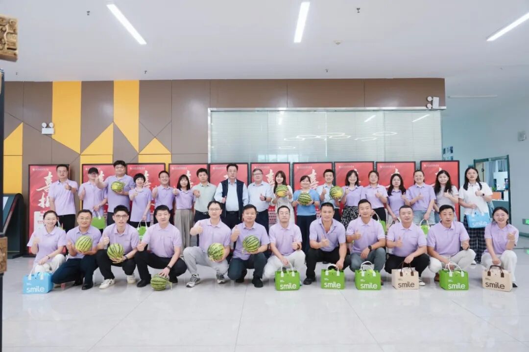 顶酷暑坚守一线 送关怀情满校园 | 校领导慰问暑期招生录取一线工作人员