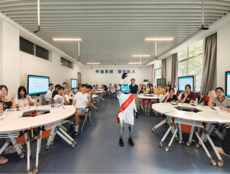 人机协同激活课堂:人文学院亮出AI赋能教学新名片